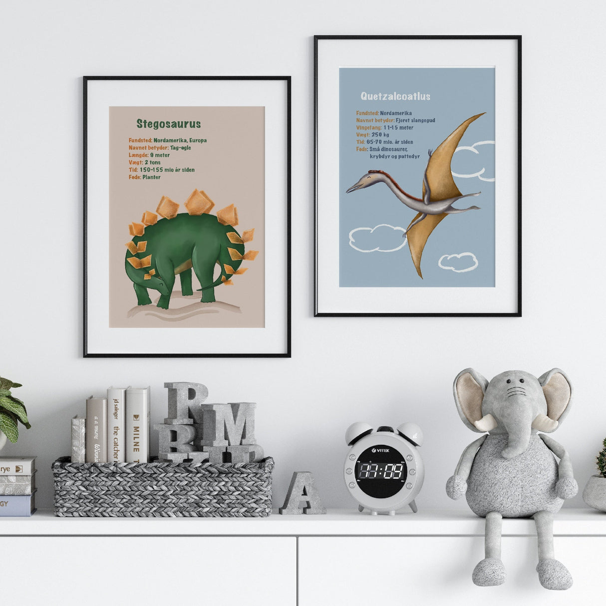 Grøn Dinosaur Plakat - Stegosaurus - Med Infotavle - Lille Plakat